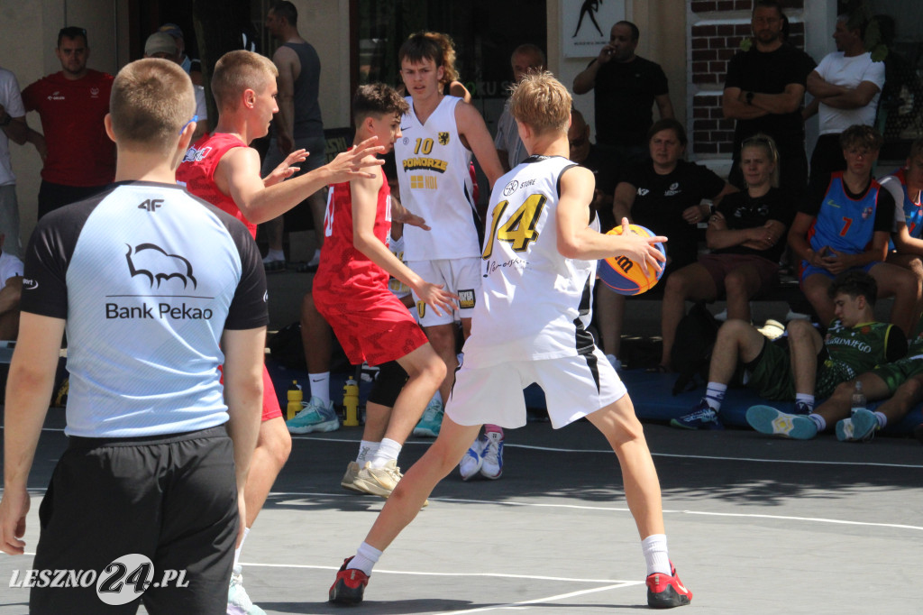 Koszykówka 3x3 na Rynku w Lesznie