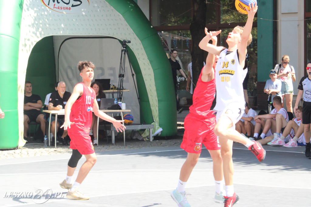 Koszykówka 3x3 na Rynku w Lesznie