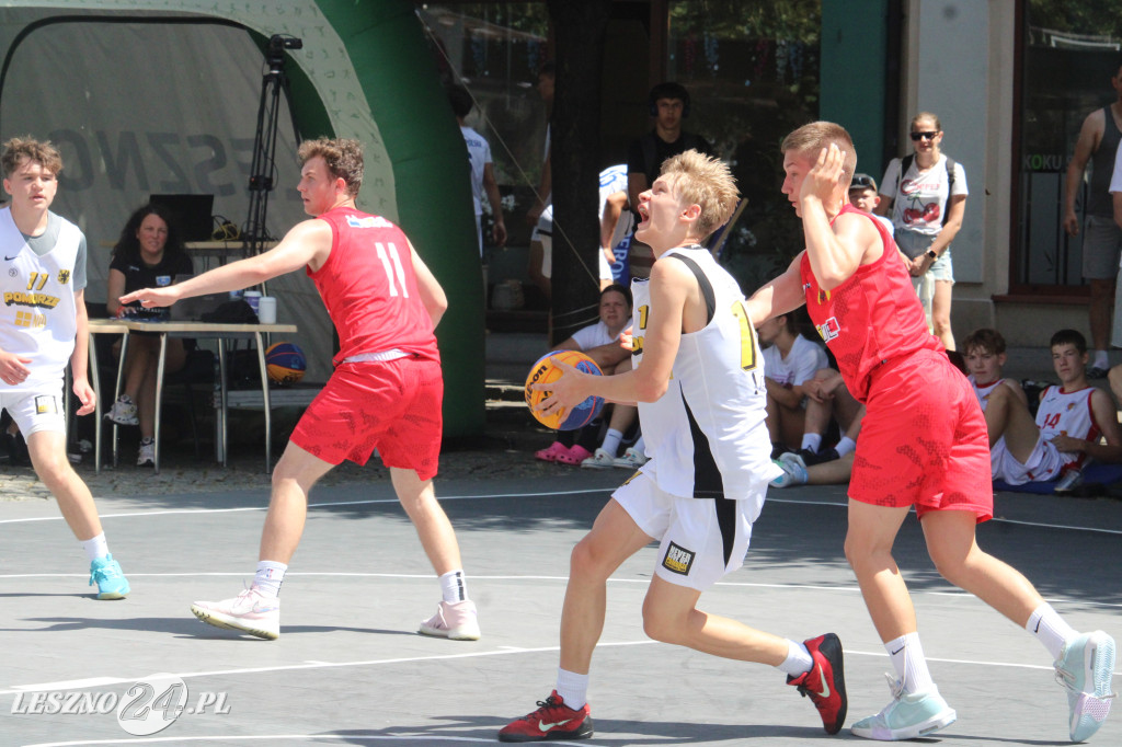Koszykówka 3x3 na Rynku w Lesznie