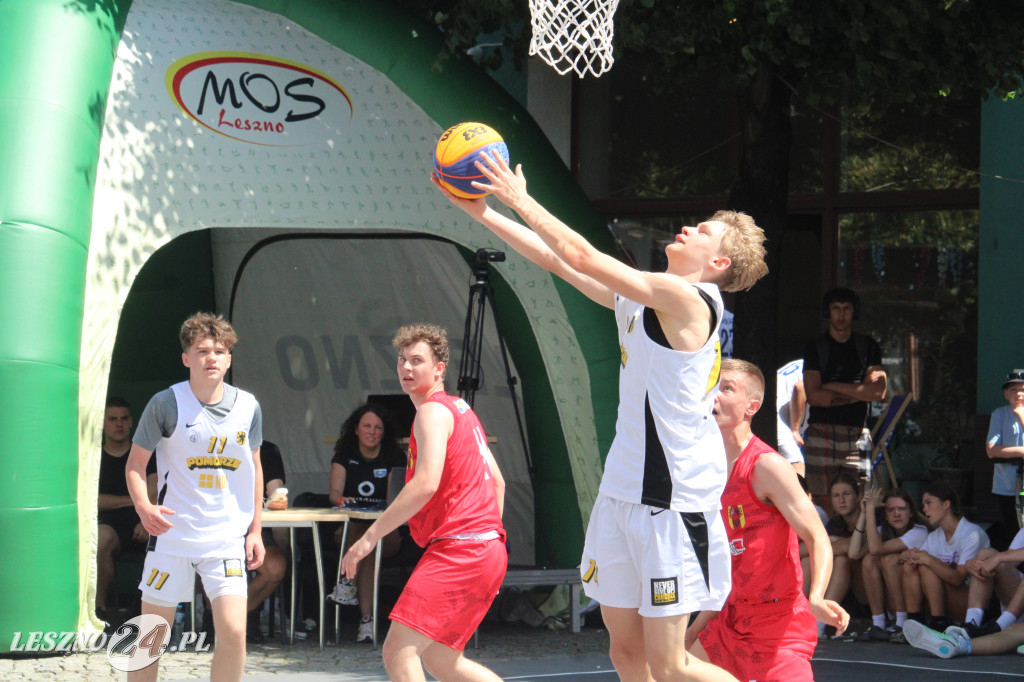 Koszykówka 3x3 na Rynku w Lesznie