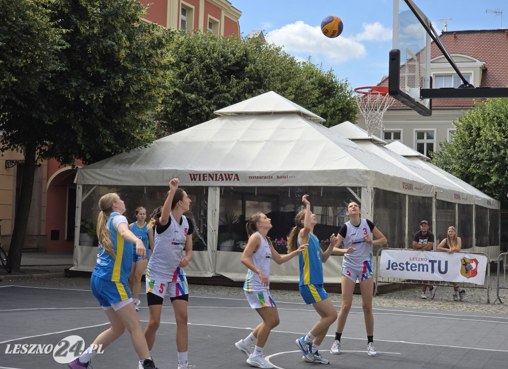 Koszykówka 3x3 na Rynku w Lesznie