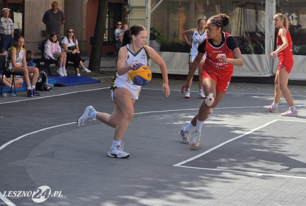 Koszykówka 3x3 na Rynku w Lesznie