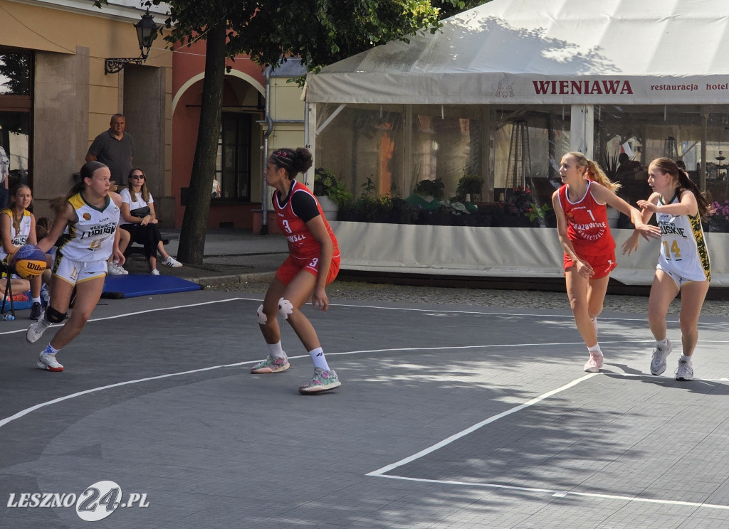Koszykówka 3x3 na Rynku w Lesznie