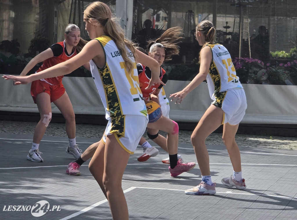 Koszykówka 3x3 na Rynku w Lesznie