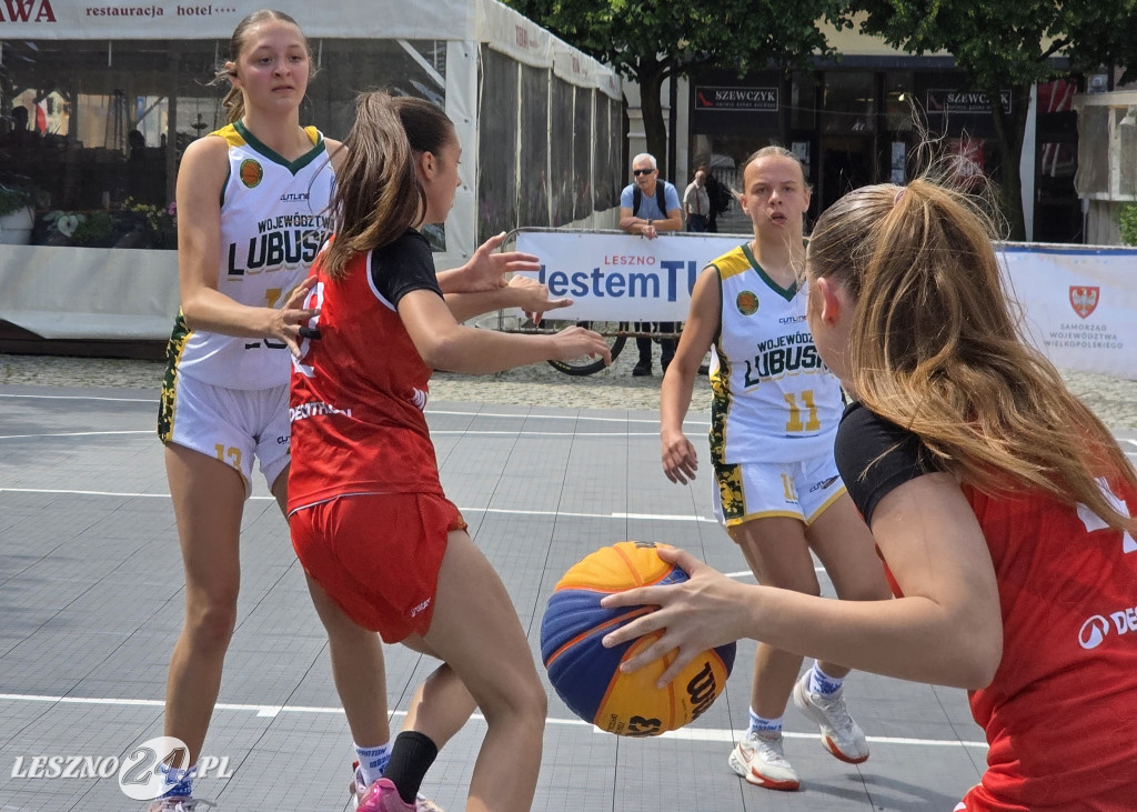 Koszykówka 3x3 na Rynku w Lesznie