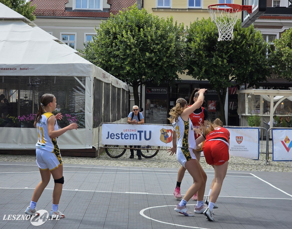 Koszykówka 3x3 na Rynku w Lesznie