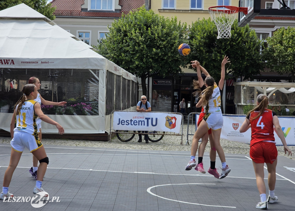 Koszykówka 3x3 na Rynku w Lesznie