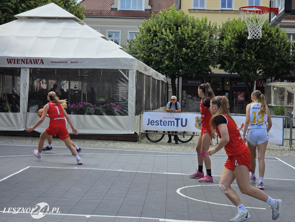 Koszykówka 3x3 na Rynku w Lesznie