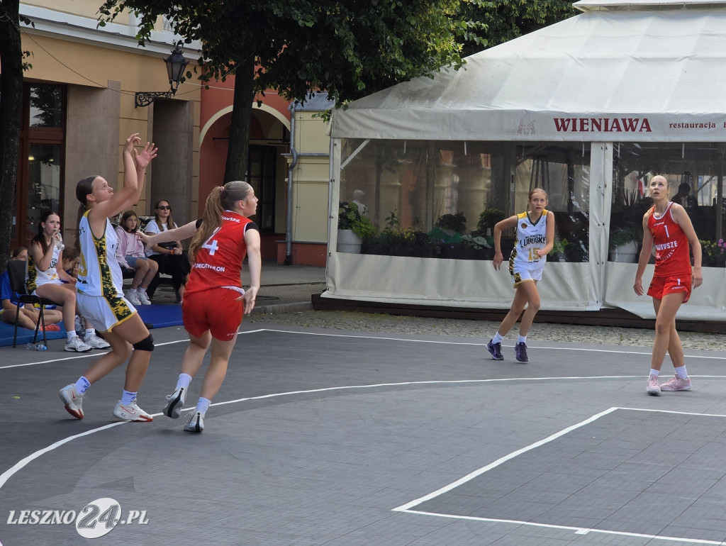 Koszykówka 3x3 na Rynku w Lesznie