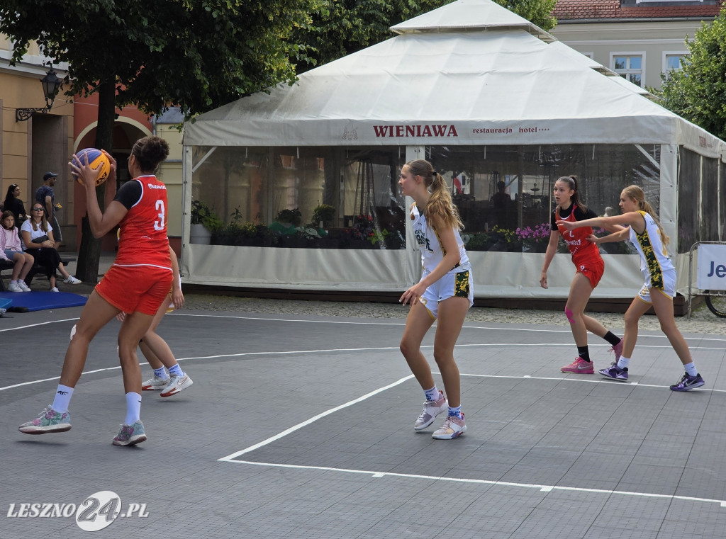 Koszykówka 3x3 na Rynku w Lesznie