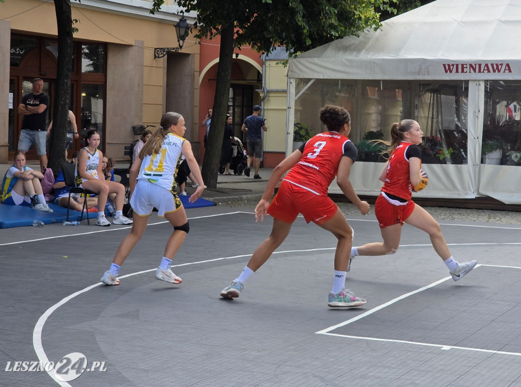 Koszykówka 3x3 na Rynku w Lesznie