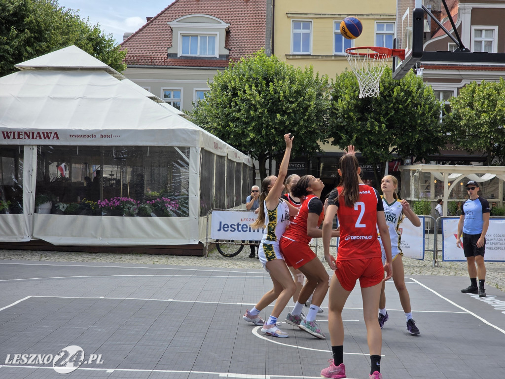 Koszykówka 3x3 na Rynku w Lesznie