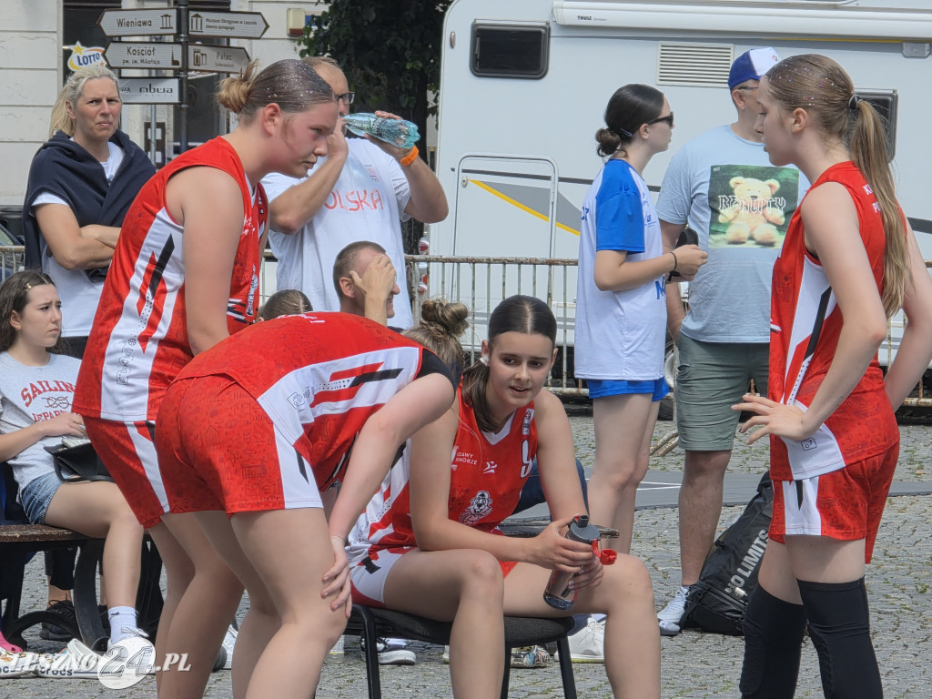 Koszykówka 3x3 na Rynku w Lesznie