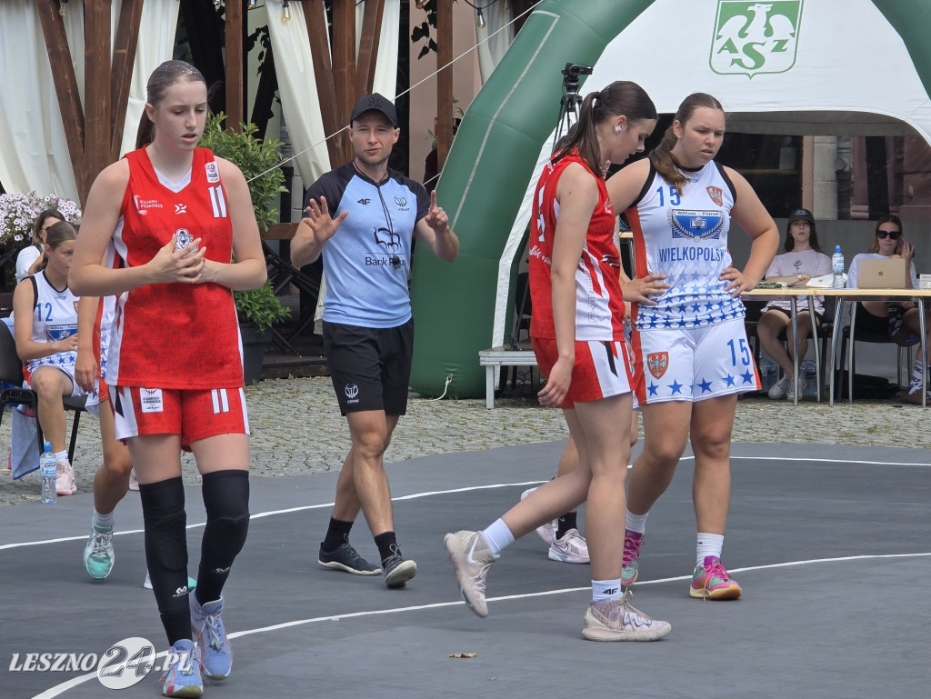 Koszykówka 3x3 na Rynku w Lesznie