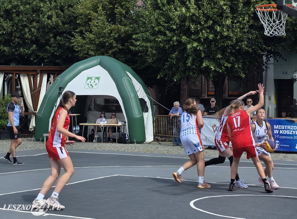 Koszykówka 3x3 na Rynku w Lesznie