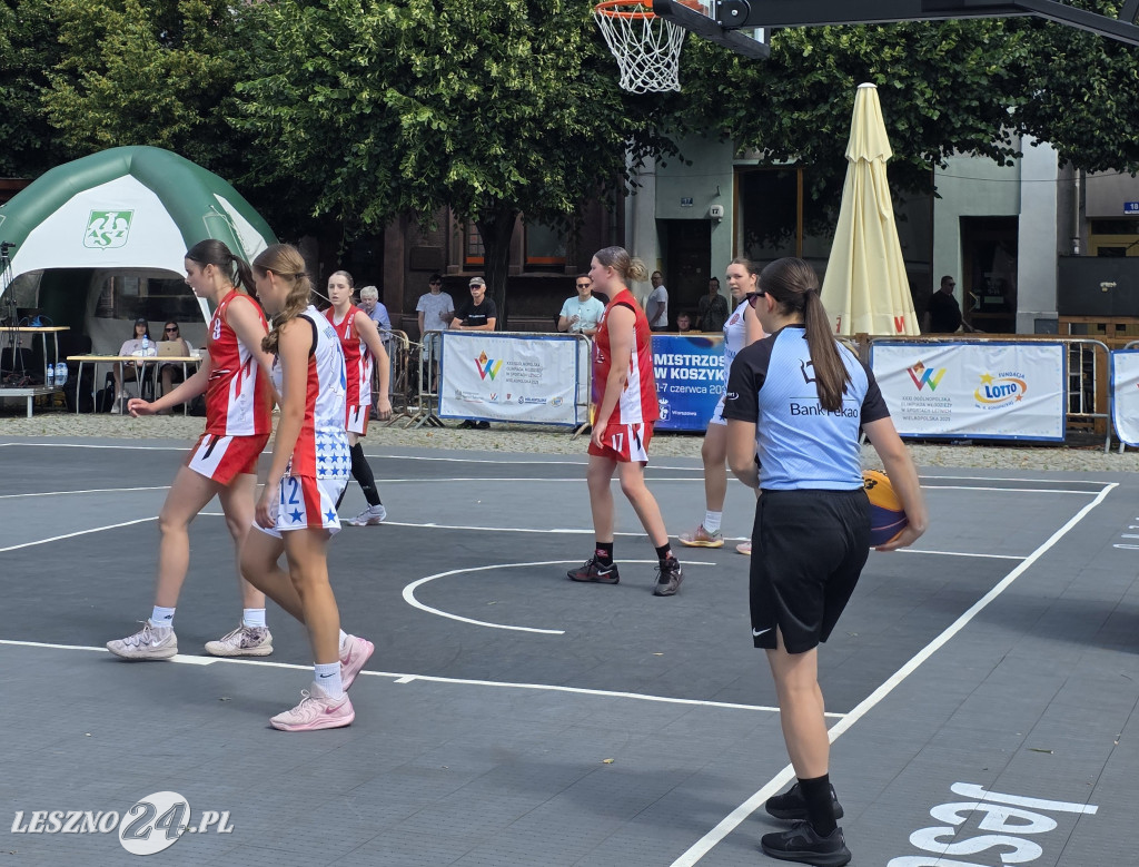 Koszykówka 3x3 na Rynku w Lesznie