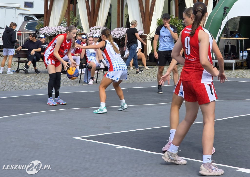 Koszykówka 3x3 na Rynku w Lesznie