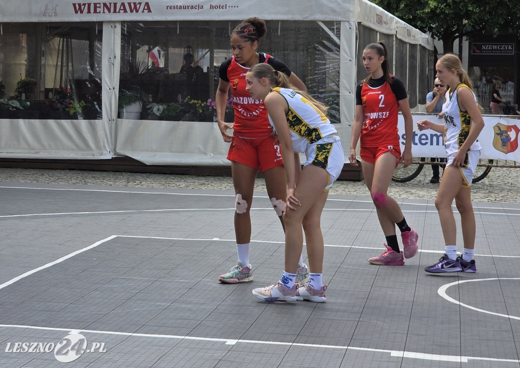 Koszykówka 3x3 na Rynku w Lesznie