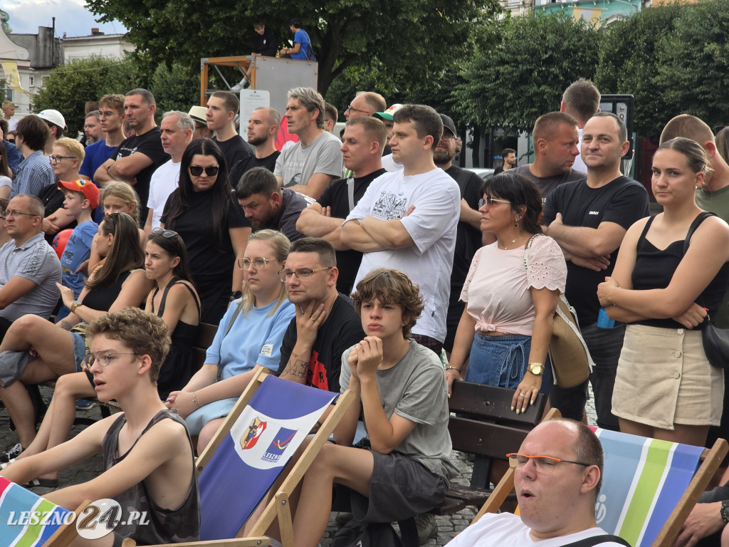 Konkurs wsadów do kosza na Rynku w Lesznie