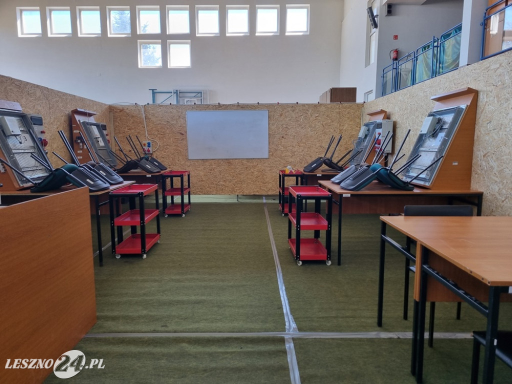Puste pomieszczenia warsztatów ZST w Lesznie