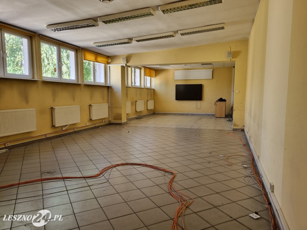 Puste pomieszczenia warsztatów ZST w Lesznie