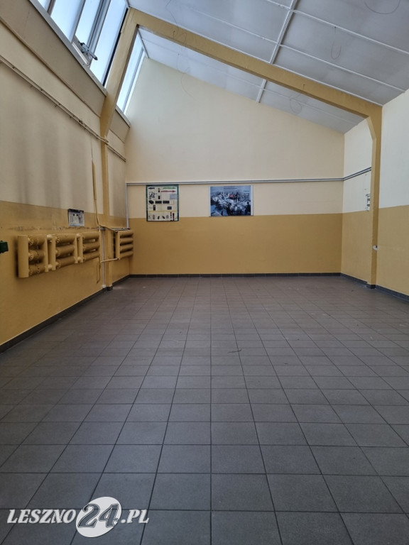 Puste pomieszczenia warsztatów ZST w Lesznie