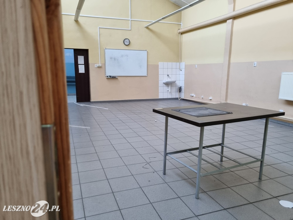 Puste pomieszczenia warsztatów ZST w Lesznie