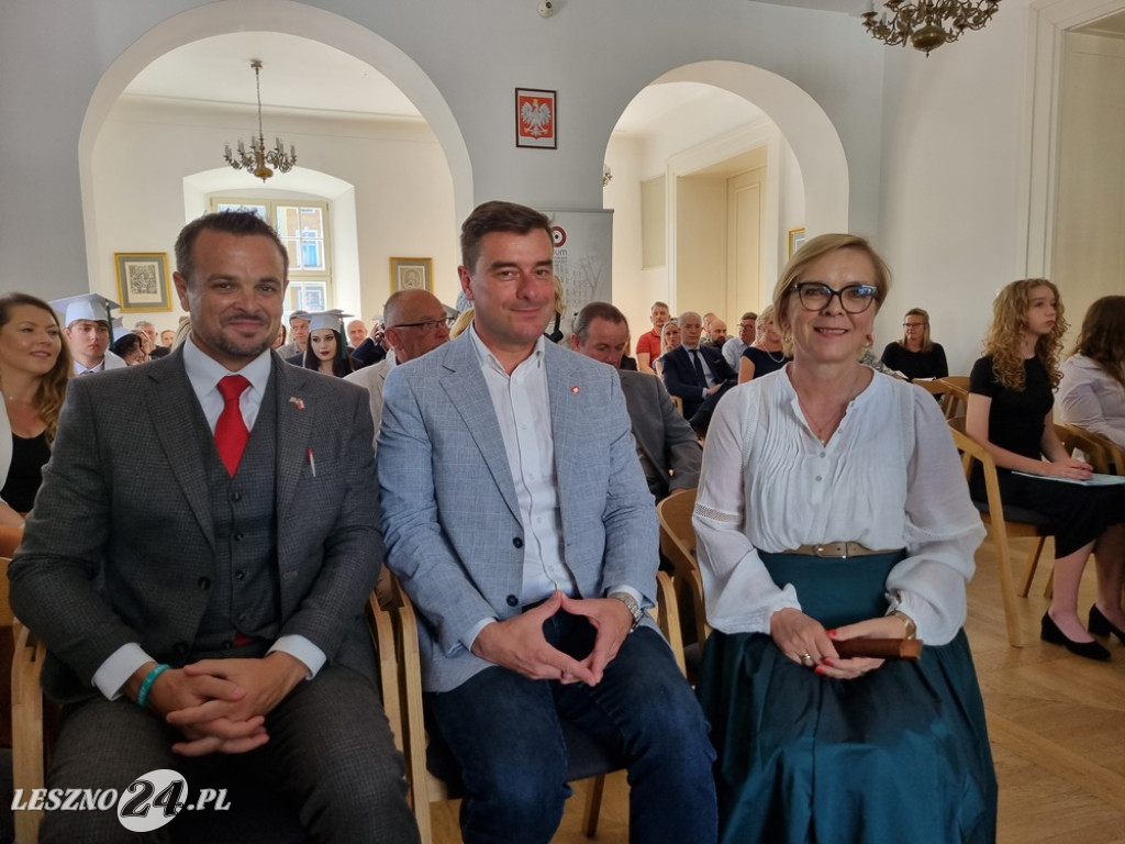 Uczniowie I LO absolwentami amerykańskiego liceum