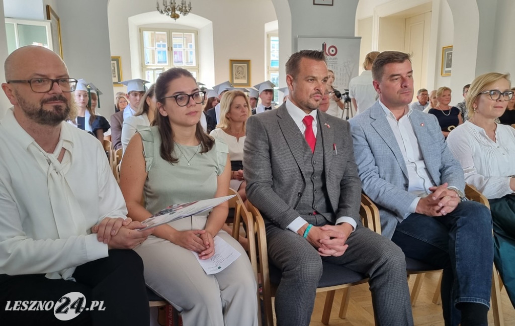 Uczniowie I LO absolwentami amerykańskiego liceum