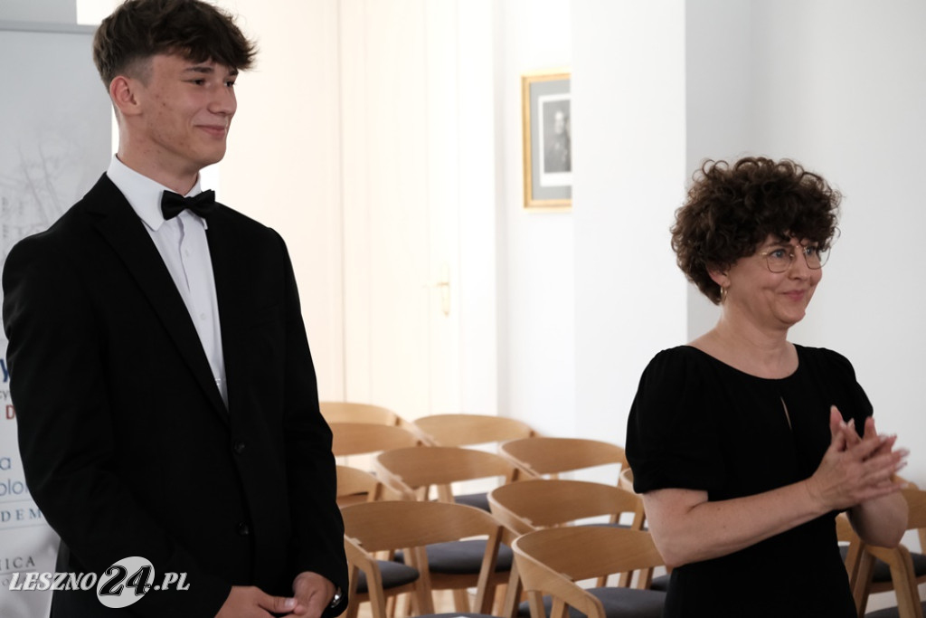 Uczniowie I LO absolwentami amerykańskiego liceum