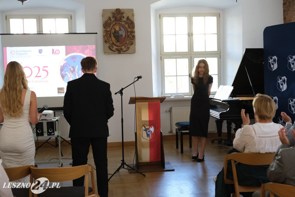 Uczniowie I LO absolwentami amerykańskiego liceum