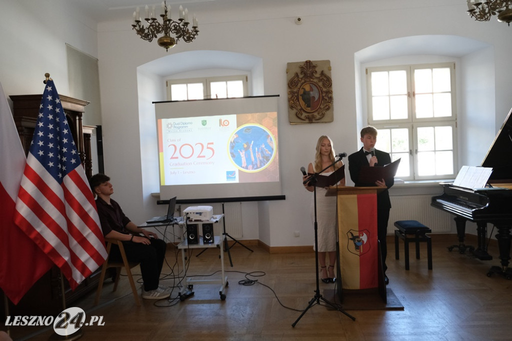 Uczniowie I LO absolwentami amerykańskiego liceum