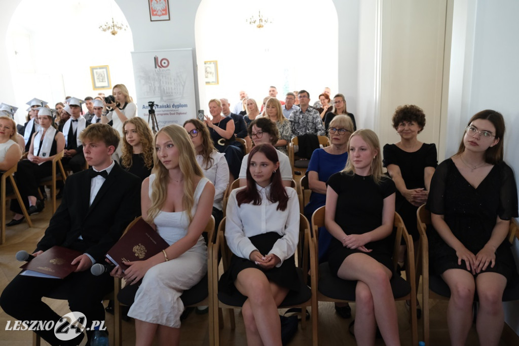 Uczniowie I LO absolwentami amerykańskiego liceum