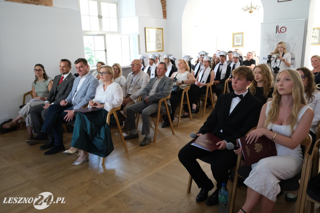 Uczniowie I LO absolwentami amerykańskiego liceum