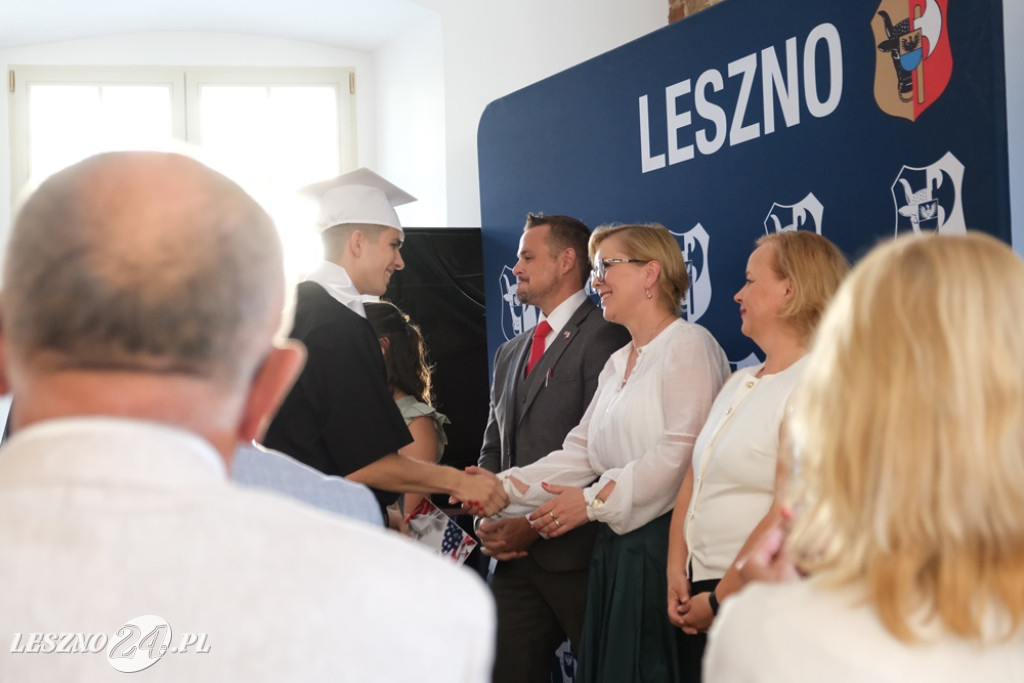 Uczniowie I LO absolwentami amerykańskiego liceum