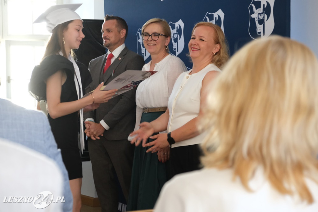 Uczniowie I LO absolwentami amerykańskiego liceum
