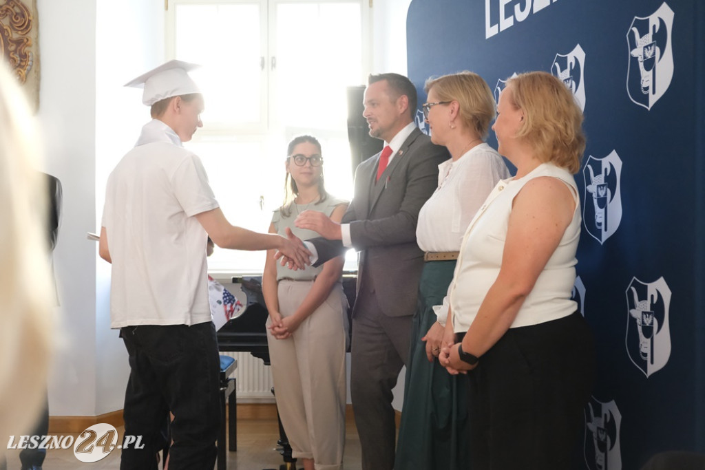 Uczniowie I LO absolwentami amerykańskiego liceum