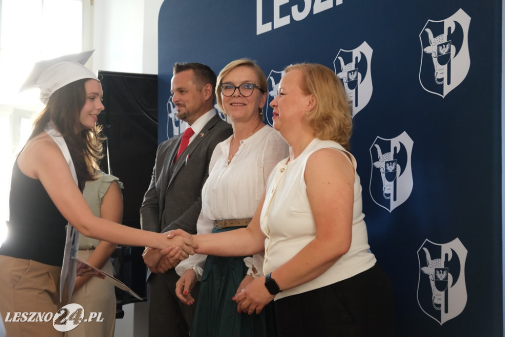 Uczniowie I LO absolwentami amerykańskiego liceum