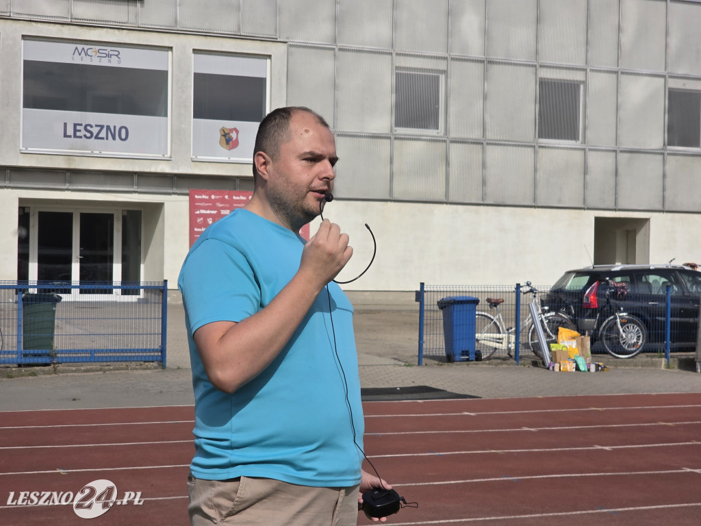 Joga na stadionie w Lesznie