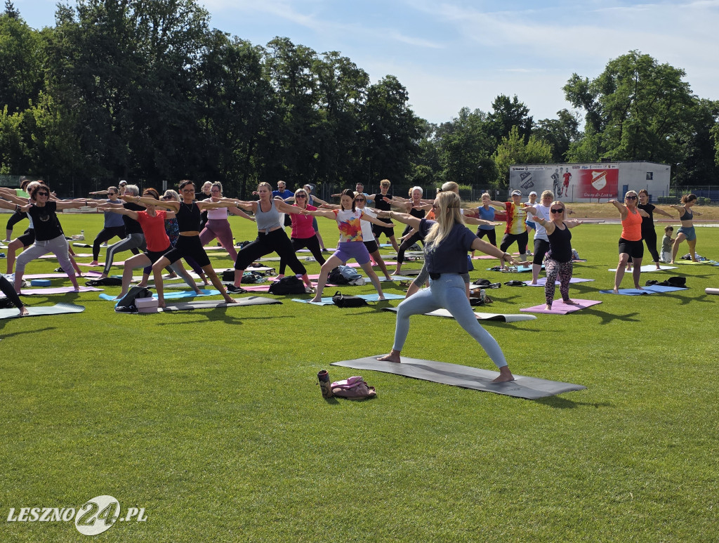 Joga na stadionie w Lesznie