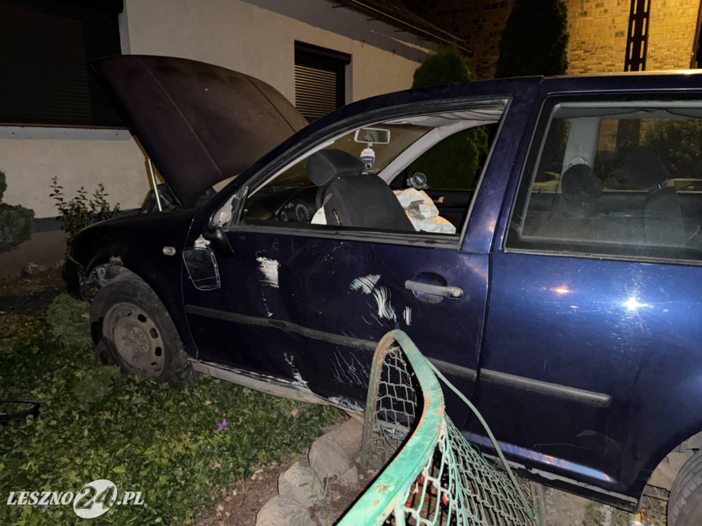 Po pijaku staranował dwa auta i ogrodzenie