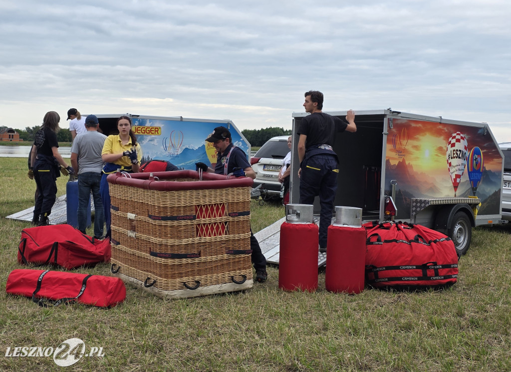 Start balonów znad zalewu w Rydzynie