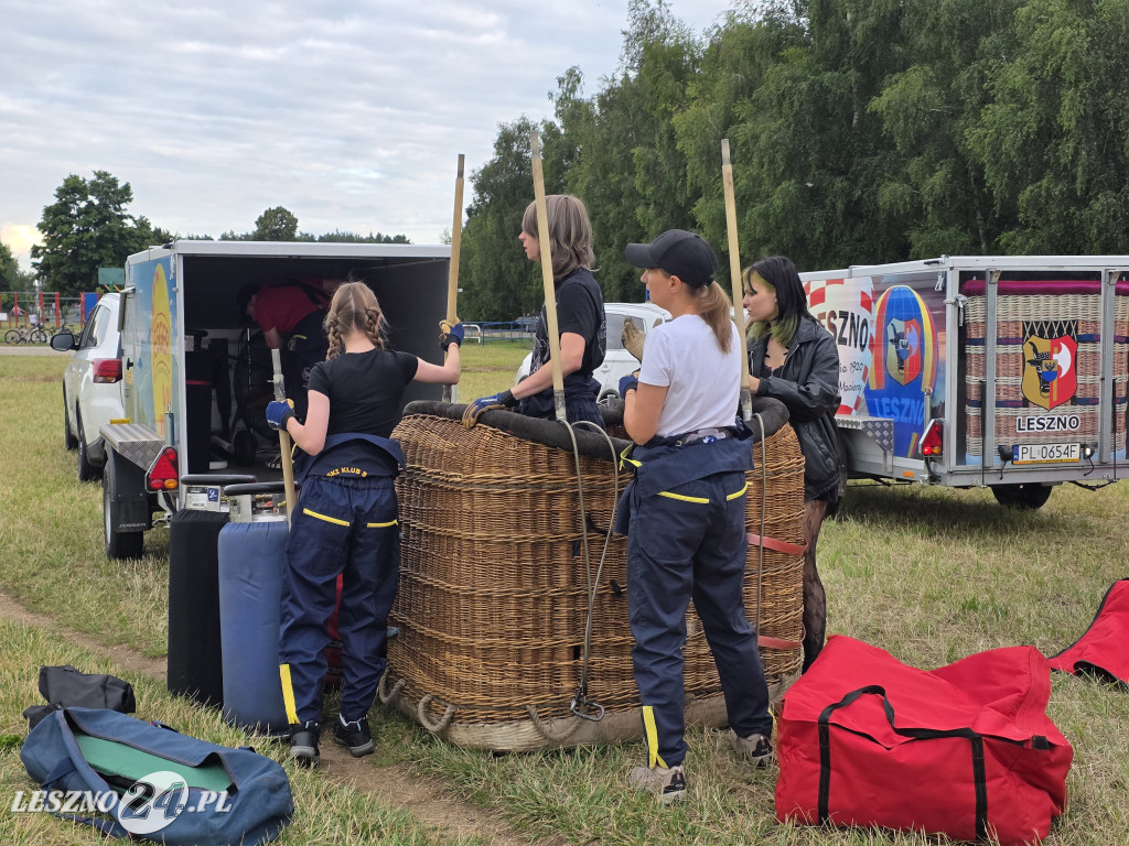 Start balonów znad zalewu w Rydzynie