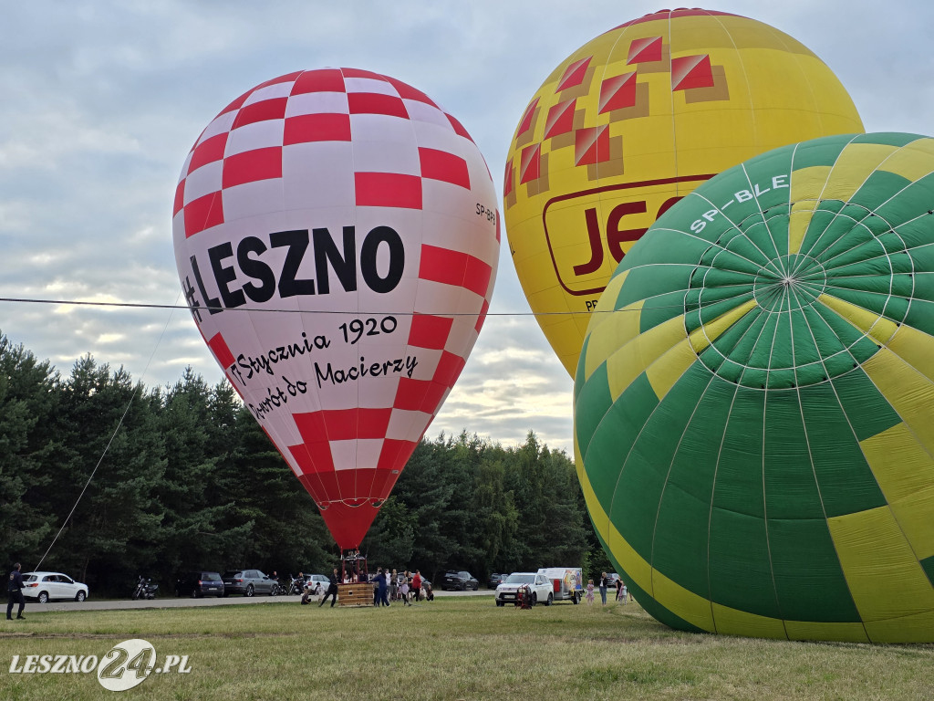 Start balonów znad zalewu w Rydzynie