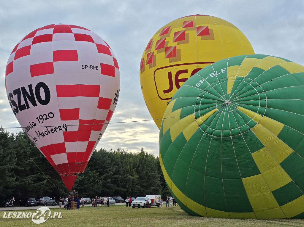 Start balonów znad zalewu w Rydzynie