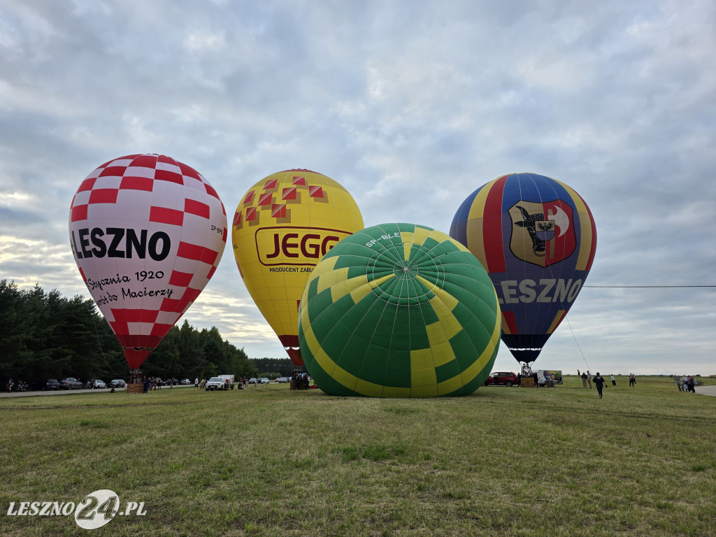 Start balonów znad zalewu w Rydzynie