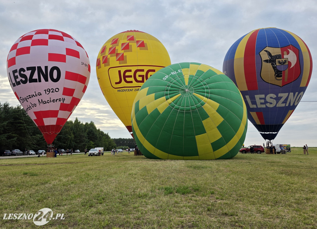 Start balonów znad zalewu w Rydzynie