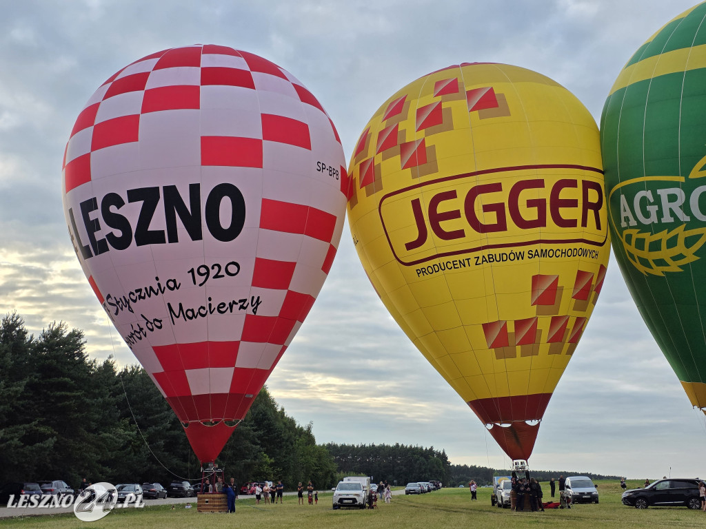 Start balonów znad zalewu w Rydzynie