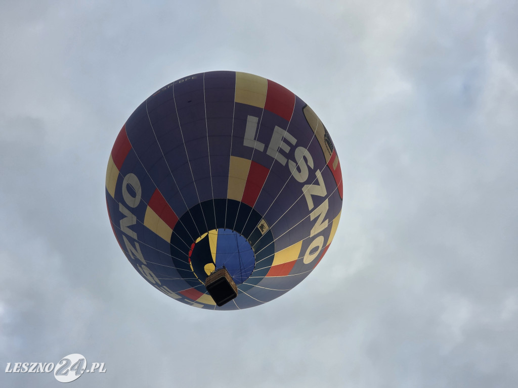 Start balonów znad zalewu w Rydzynie