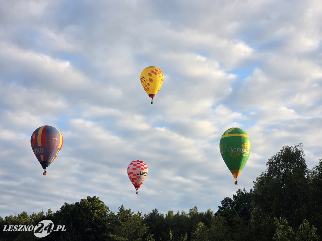 Start balonów znad zalewu w Rydzynie